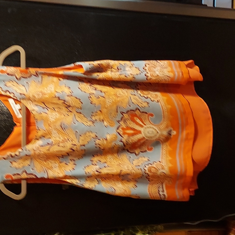 Ladies top. - Picture 7 of 7